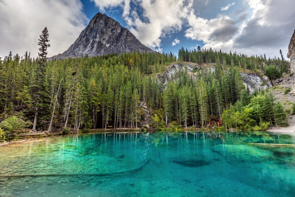 The must-see mountain icons of Canmore and Kananaskis 8