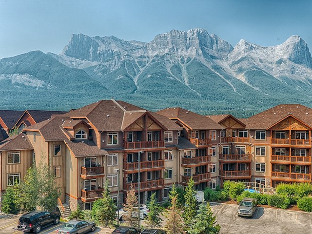 Falcon Crest Lodge