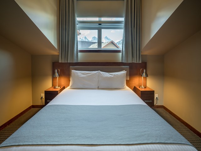 Falcon Crest Lodge