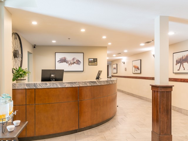 Falcon Crest Lodge by CLIQUE