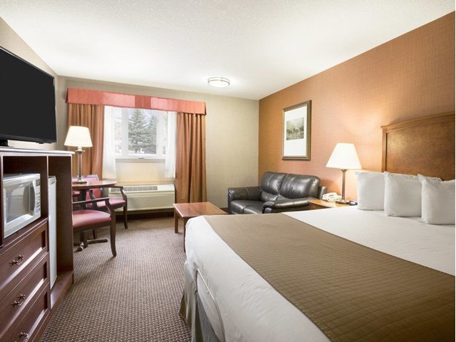 Canmore Inn & Suites