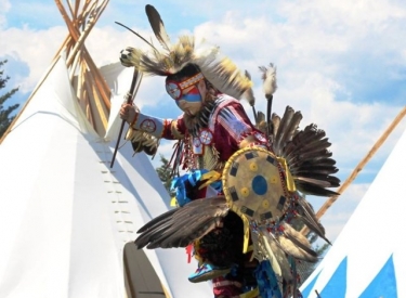 Wagaichibi Îhnuthe: The Dance Regalia of the Îyârhe Nakoda