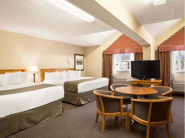 Canmore Inn & Suites