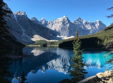 Canmore Travel - Moraine Lake and Lake Louise Shuttle