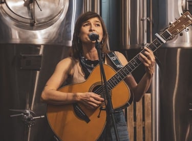 A singer at the Wild Life Distillery
